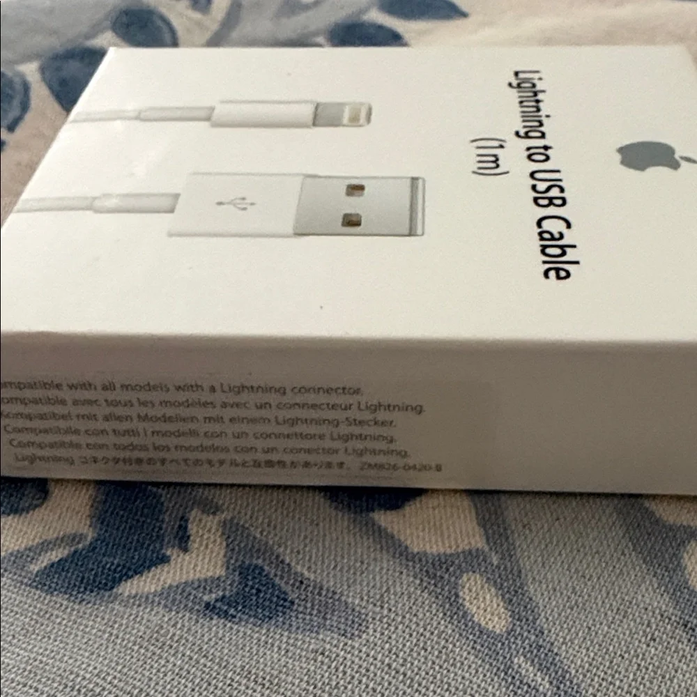 Apple White Lightning to USB Cable (nwt)